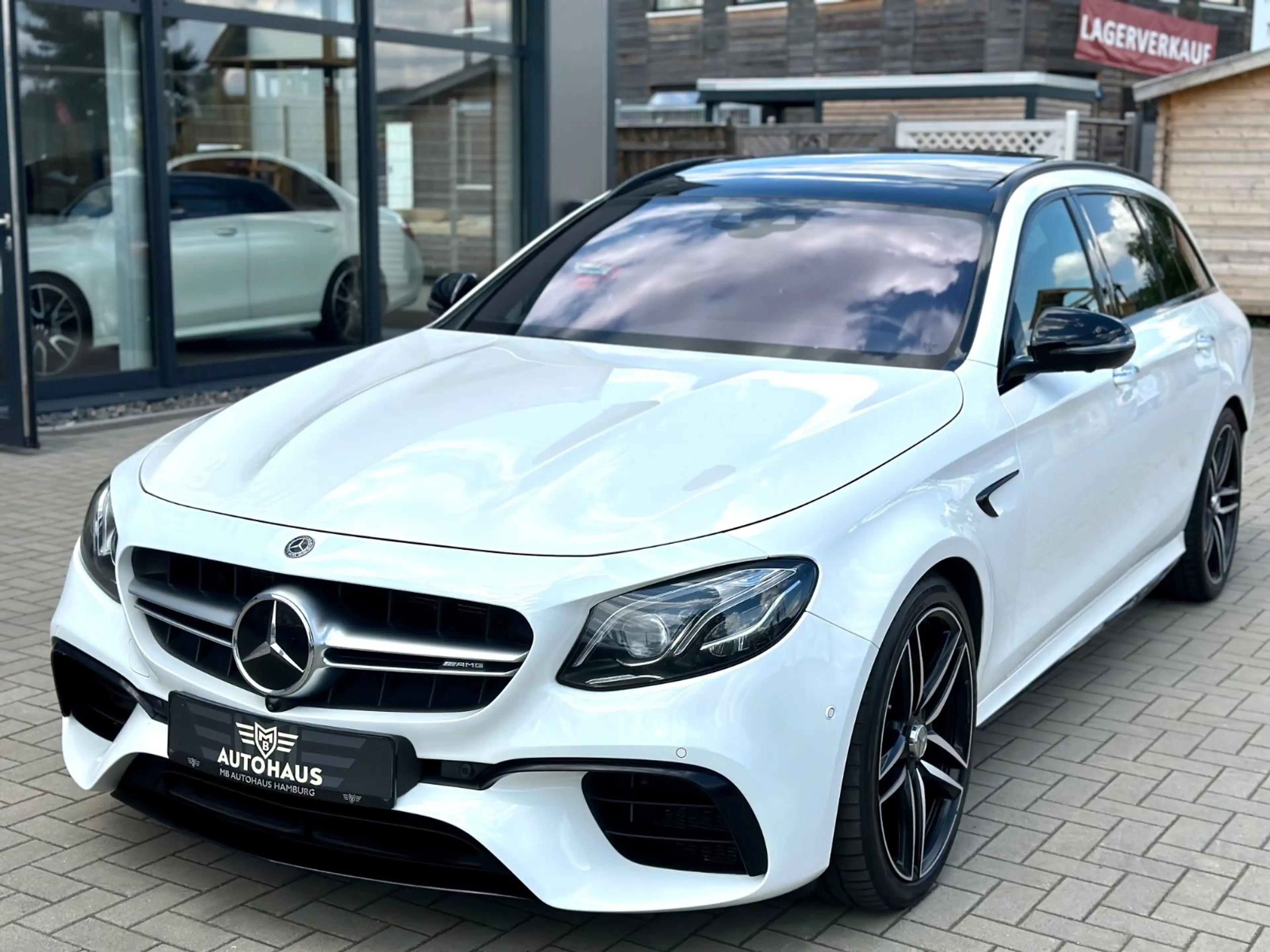 Mercedes-Benz E 63 AMG 4-Matic+,Pano,Night,Drivers,AHK,VOL,TOP — photo 4