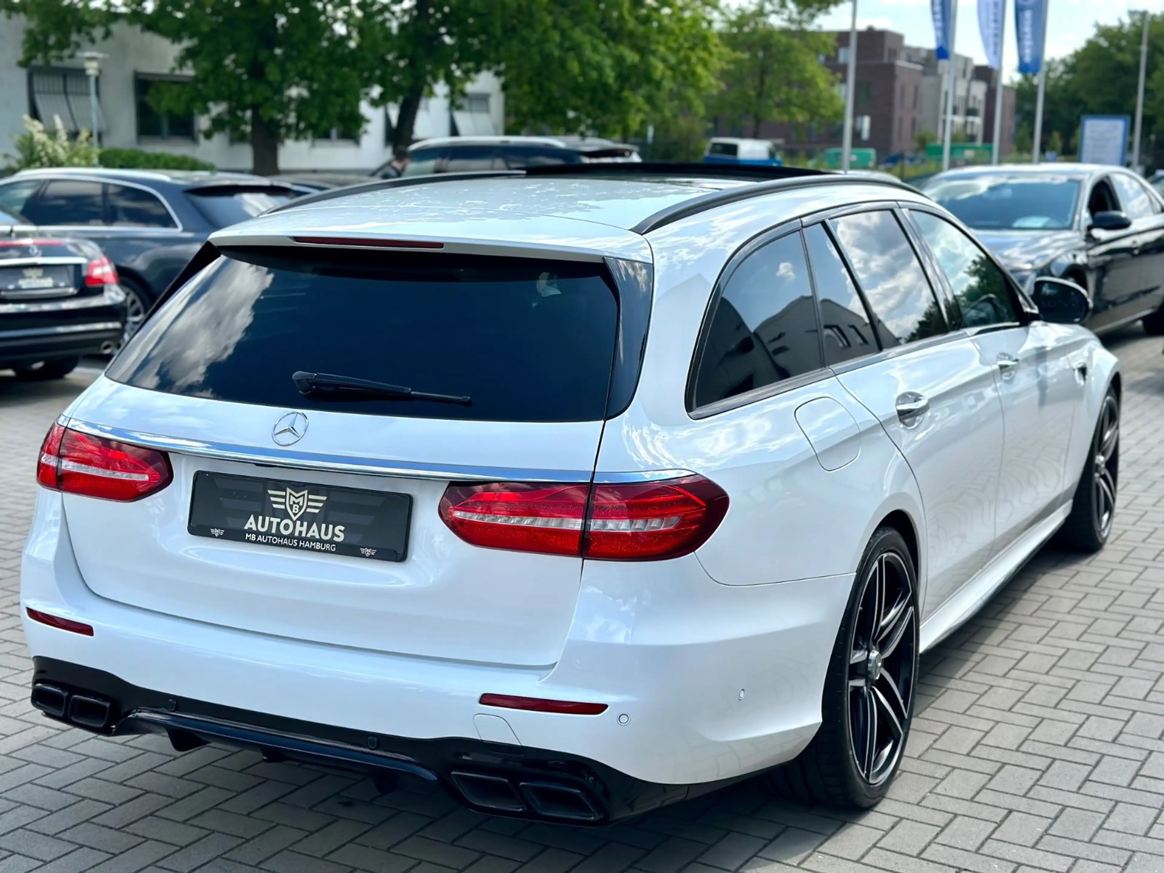 Mercedes-Benz E 63 AMG 4-Matic+,Pano,Night,Drivers,AHK,VOL,TOP — photo 6
