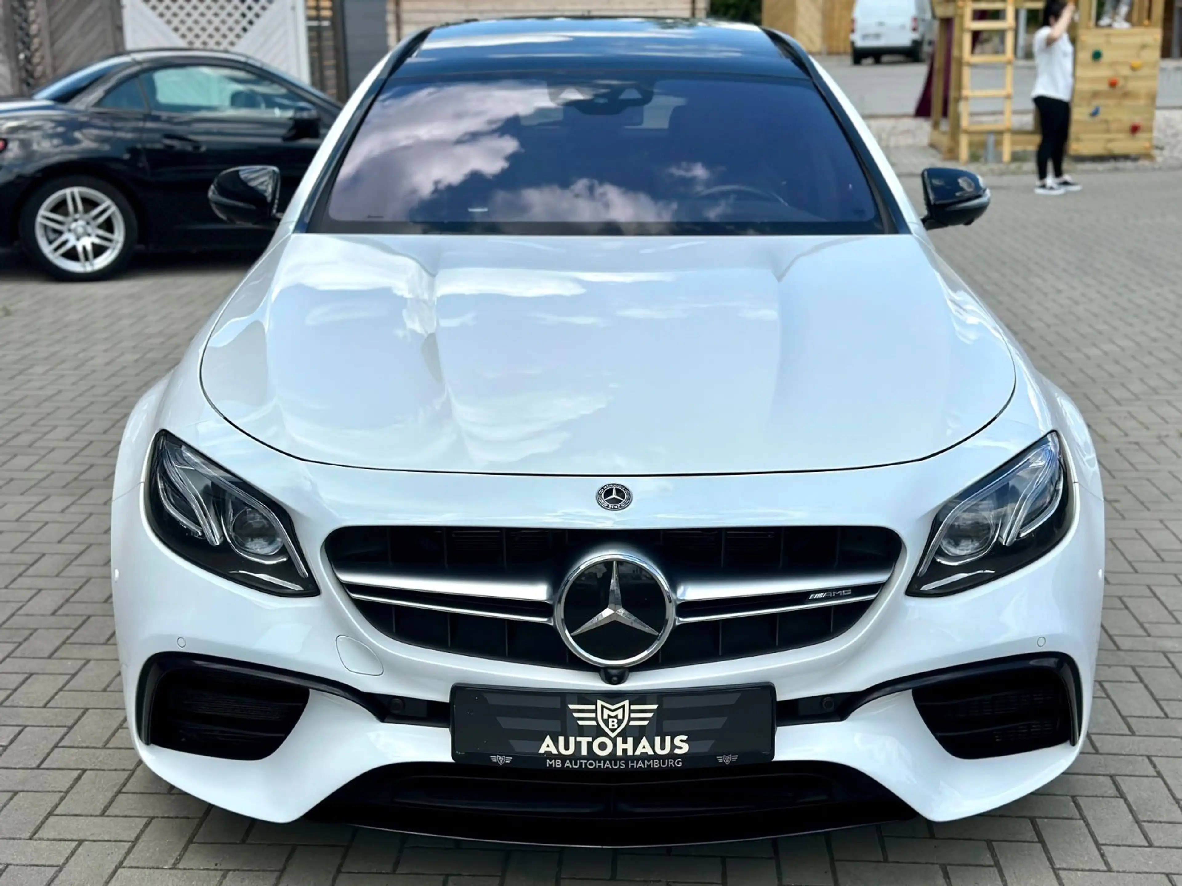 Mercedes-Benz E 63 AMG 4-Matic+,Pano,Night,Drivers,AHK,VOL,TOP — photo 3