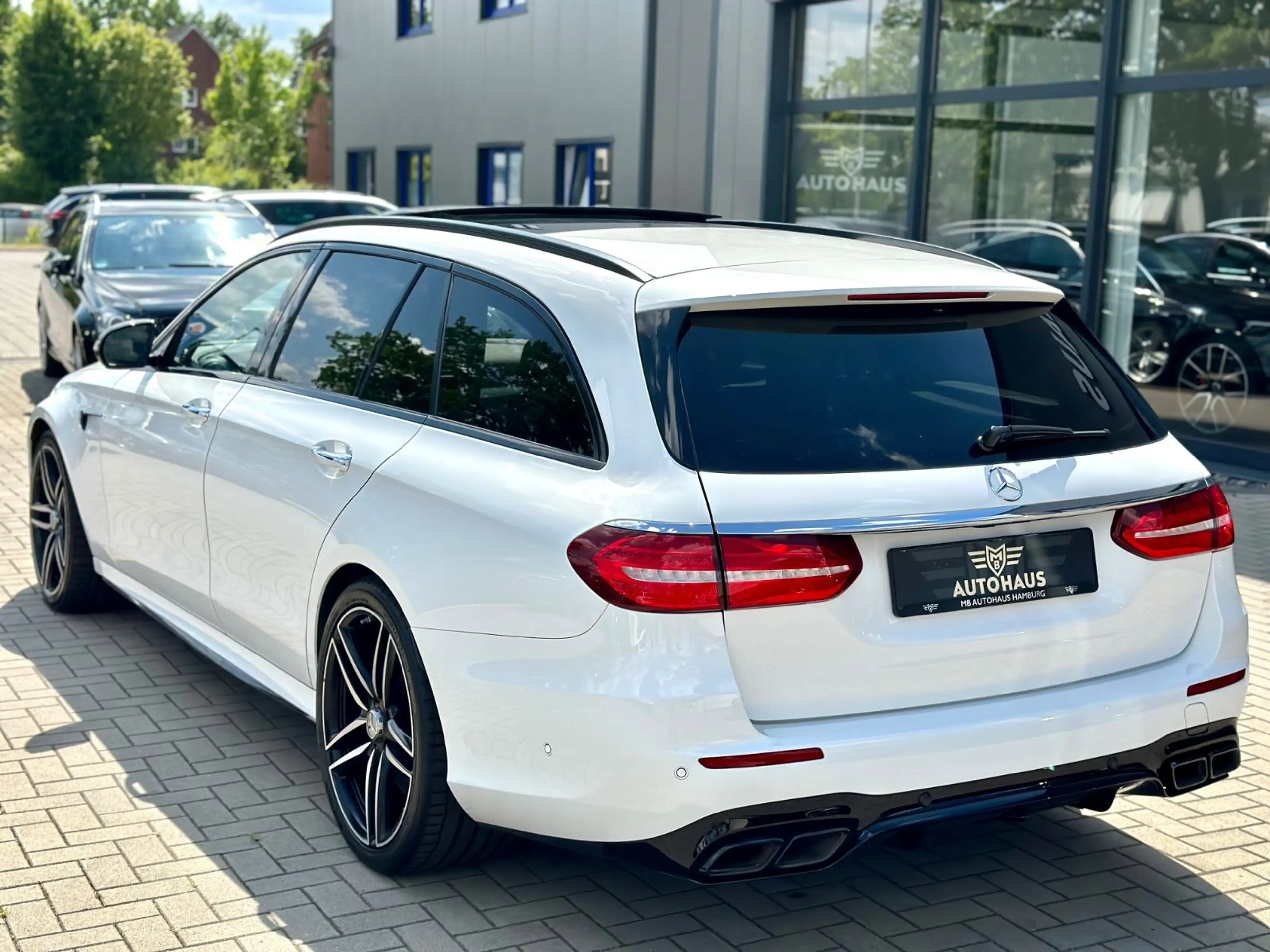 Mercedes-Benz E 63 AMG 4-Matic+,Pano,Night,Drivers,AHK,VOL,TOP — photo 5
