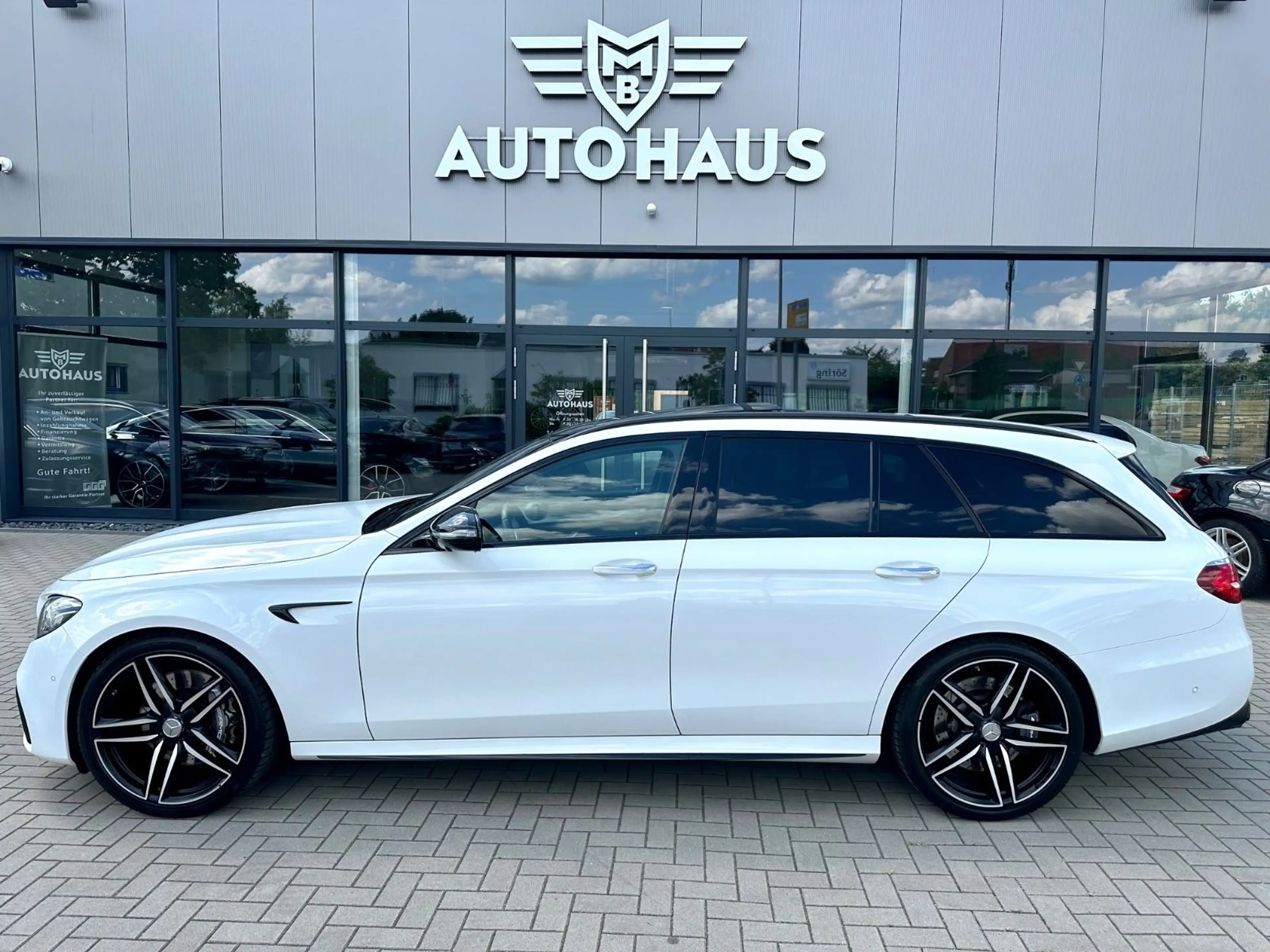 Mercedes-Benz E 63 AMG 4-Matic+,Pano,Night,Drivers,AHK,VOL,TOP — photo 8