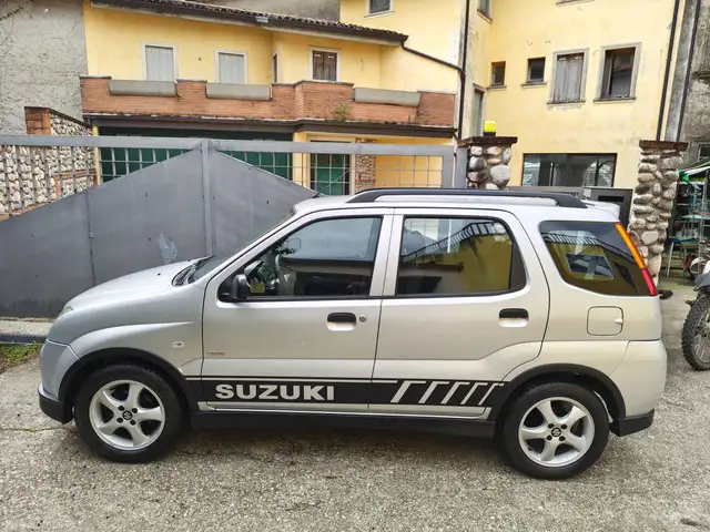 Suzuki Ignis Ignis 1.5 4x4 metano