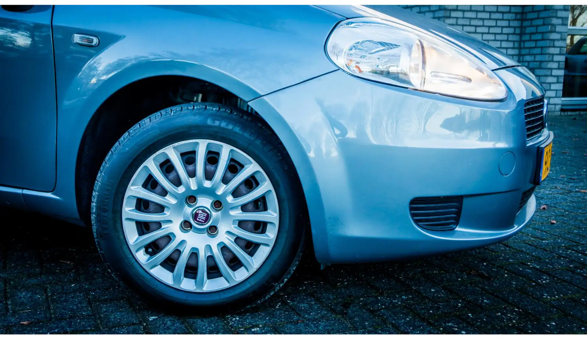 Fiat Grande Punto 1.2 Actual*AC*SUPER NETTE AUTO* Grau - 2