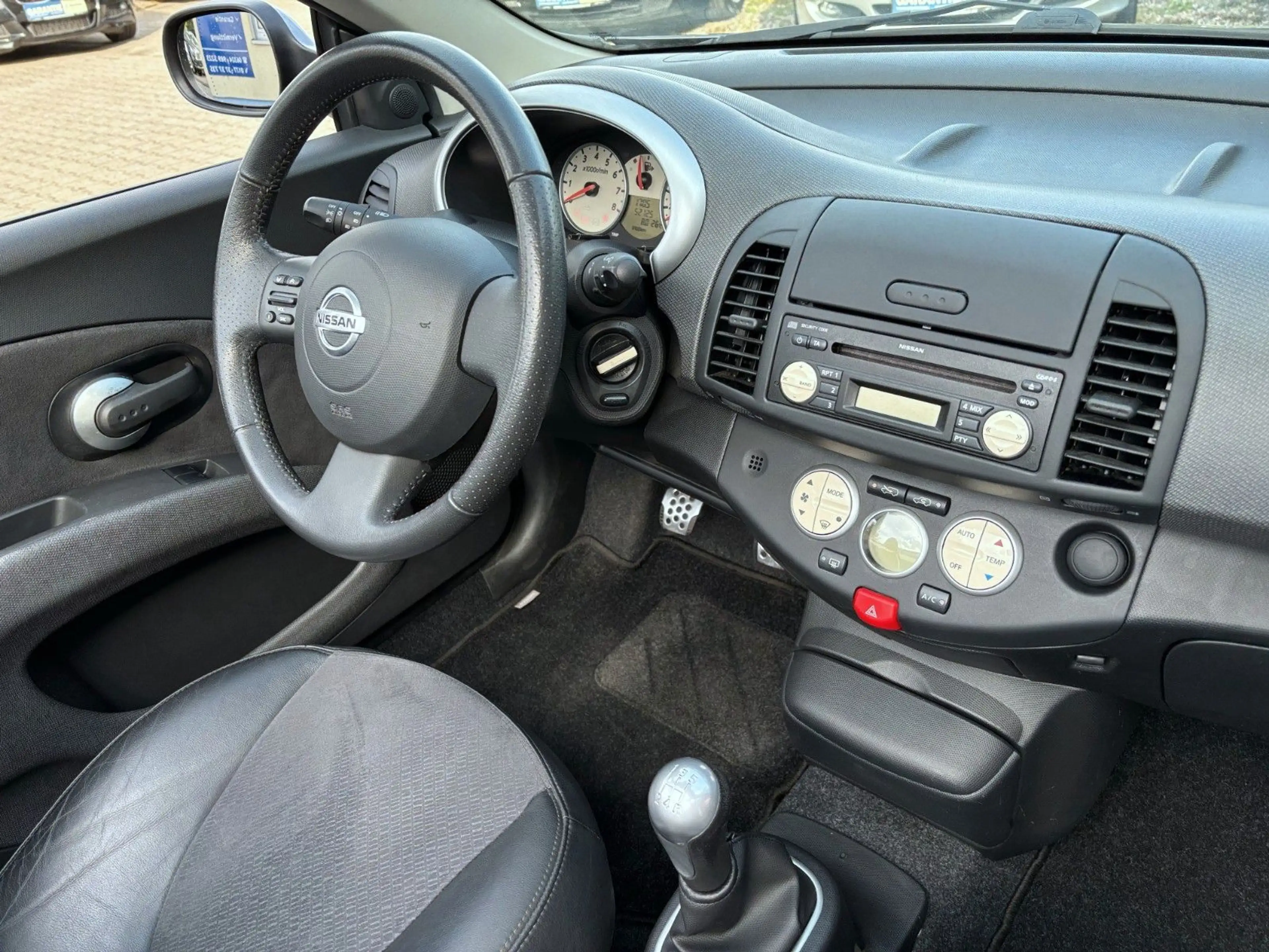 Nissan Micra C+C Premium Sport T-Leder Panorama 1-Hand — photo 10