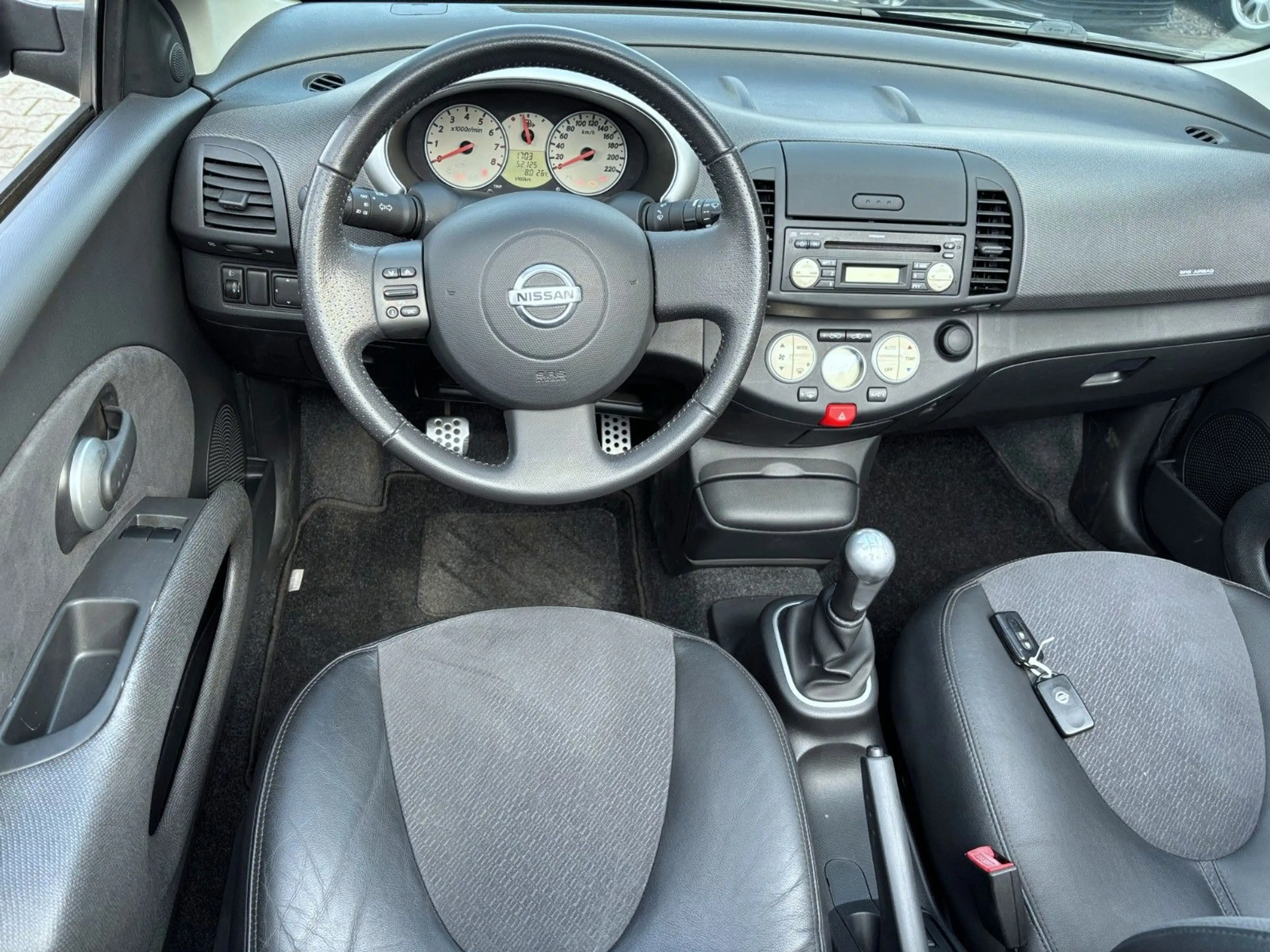 Nissan Micra C+C Premium Sport T-Leder Panorama 1-Hand — photo 4