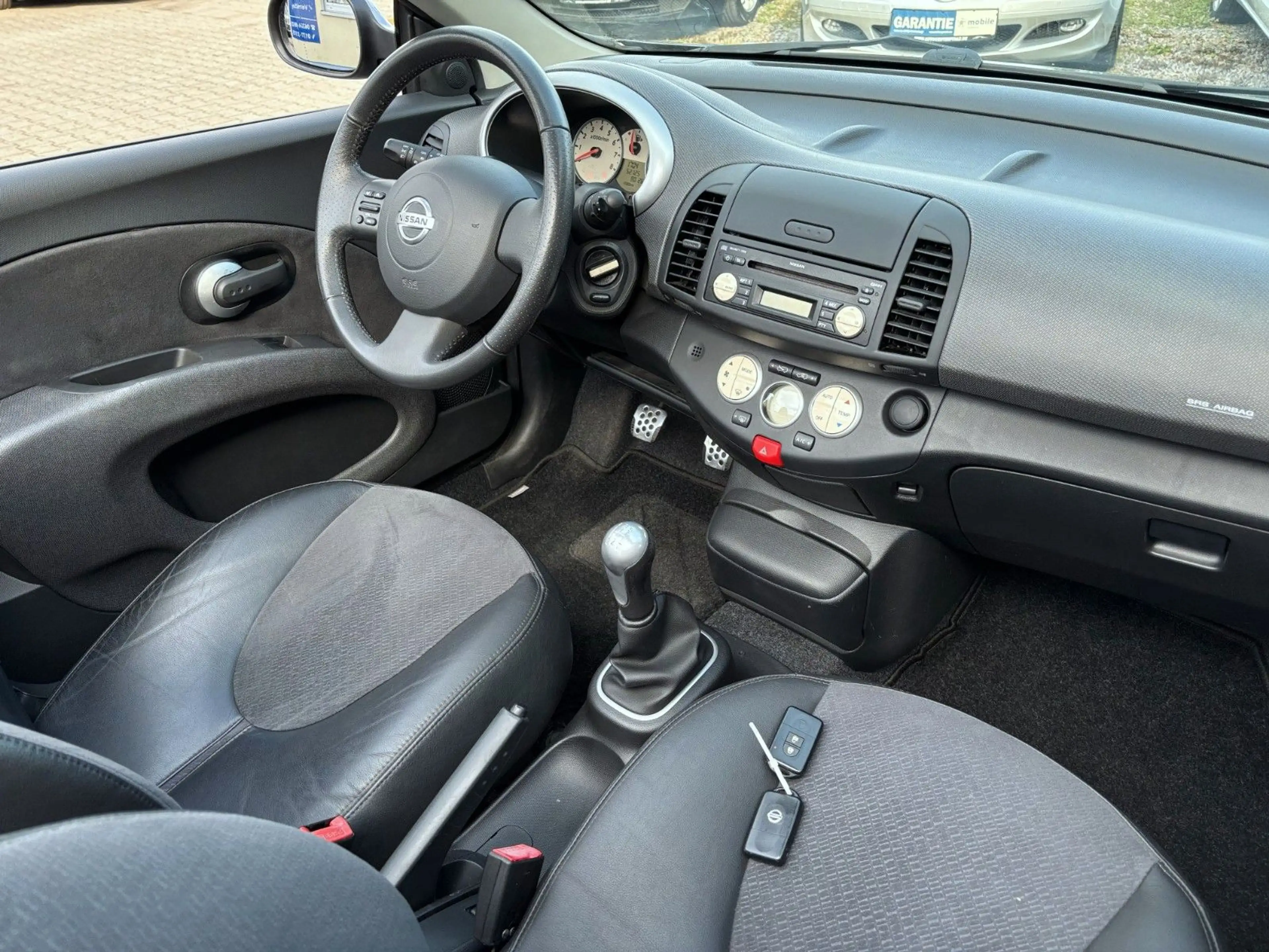 Nissan Micra C+C Premium Sport T-Leder Panorama 1-Hand — photo 2
