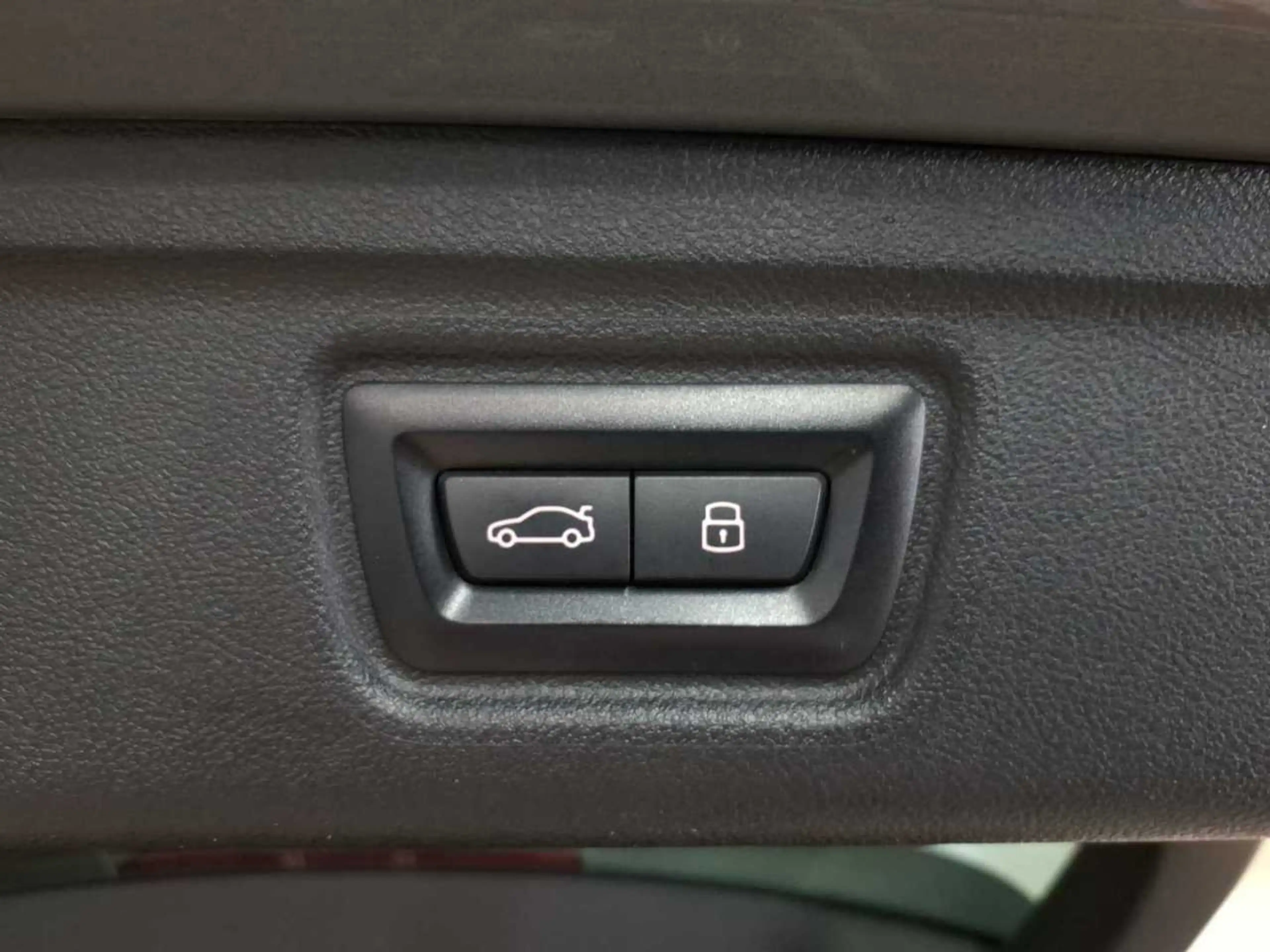 BMW 318 318d Touring Aut. — photo 16