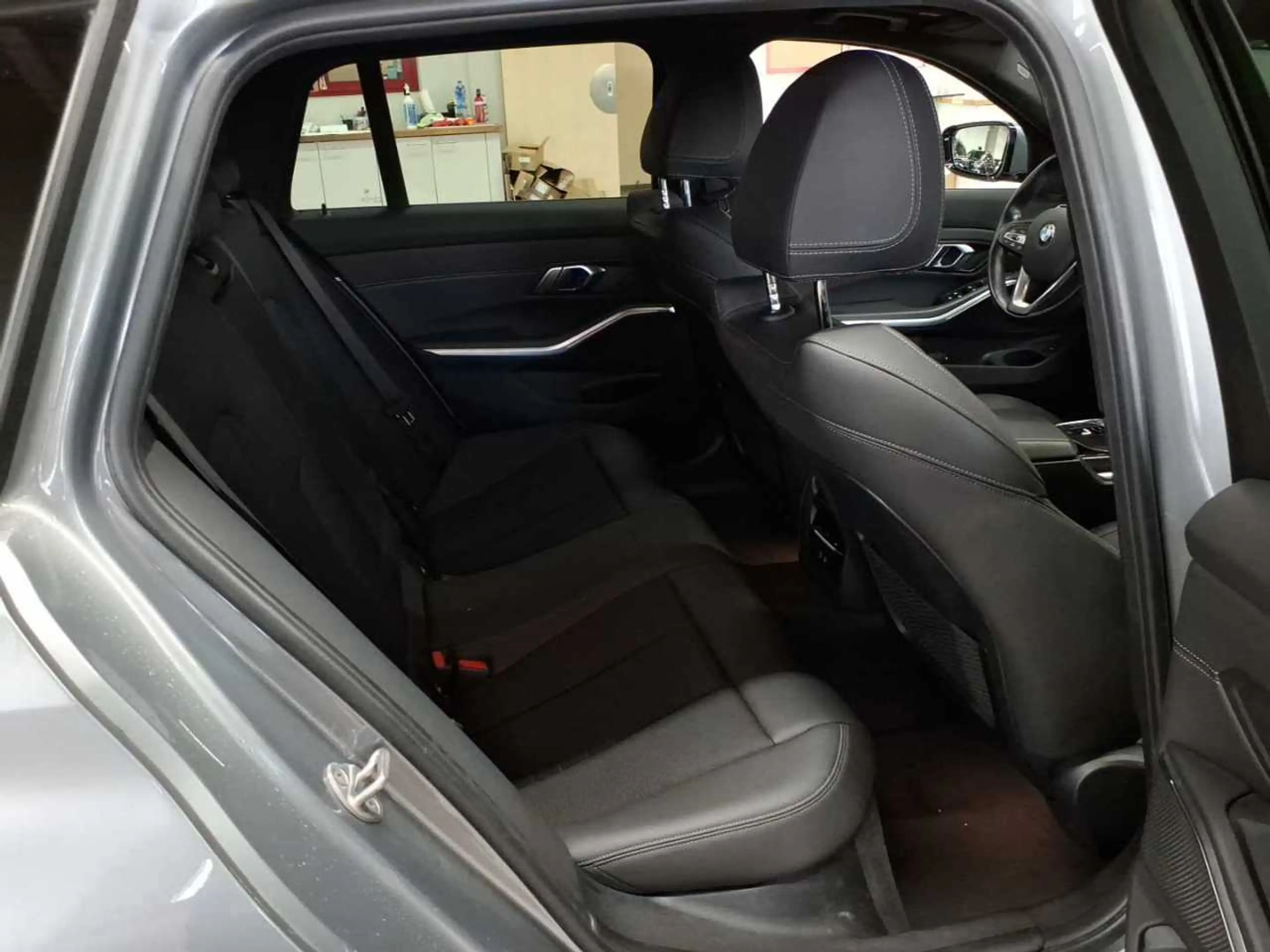 BMW 318 318d Touring Aut. — photo 14