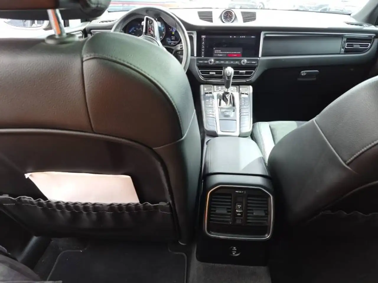 Porsche Macan photo Porsche Macan