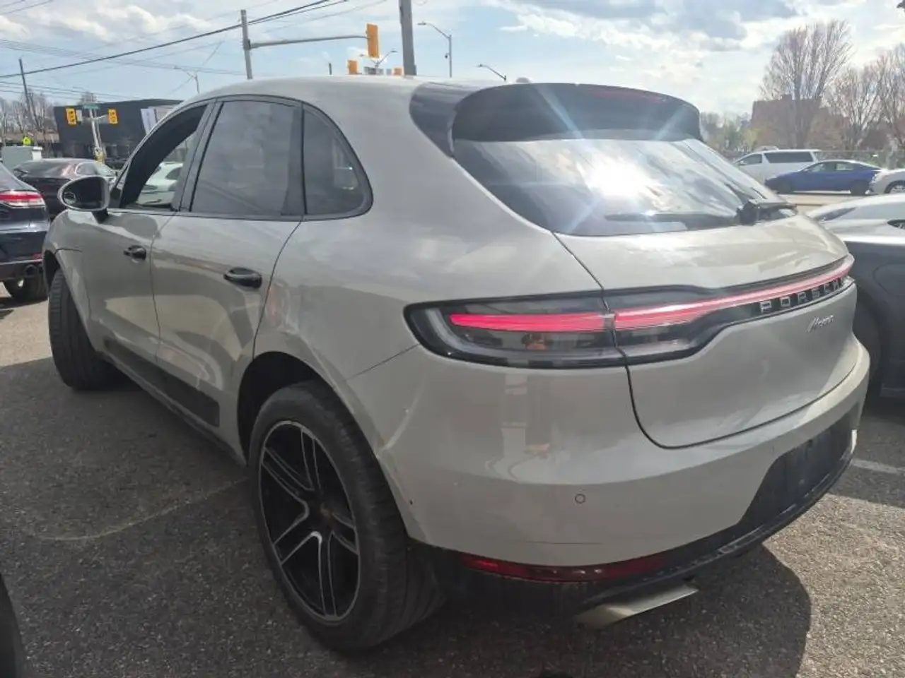 Porsche Macan photo Porsche Macan
