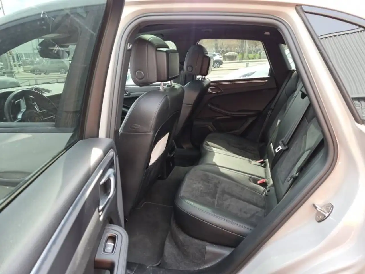 Porsche Macan photo Porsche Macan