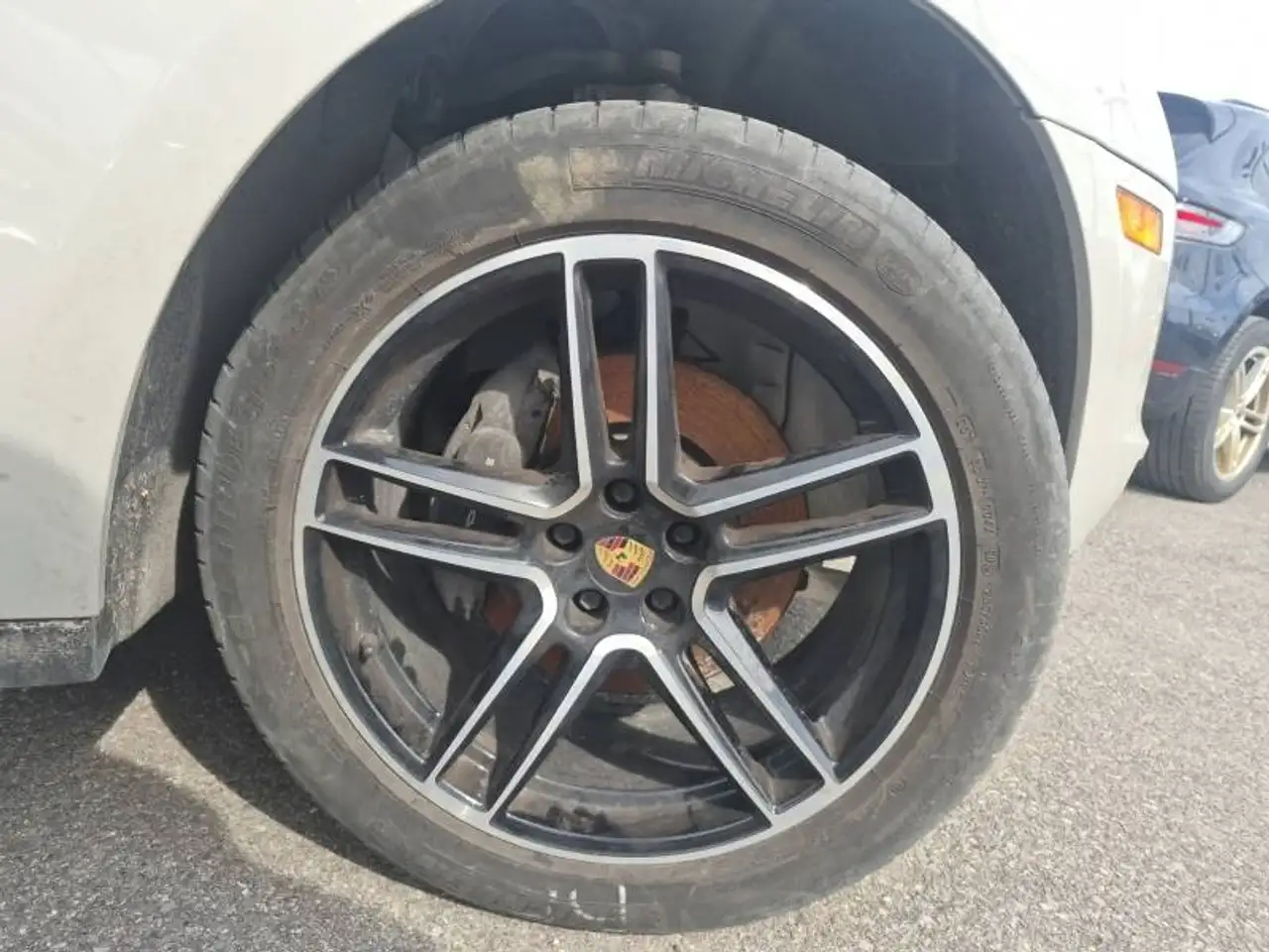 Porsche Macan photo Porsche Macan