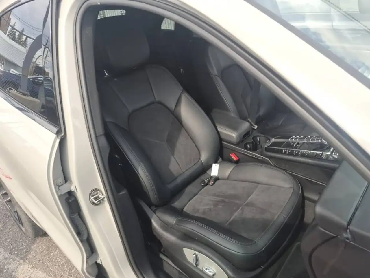 Porsche Macan photo Porsche Macan