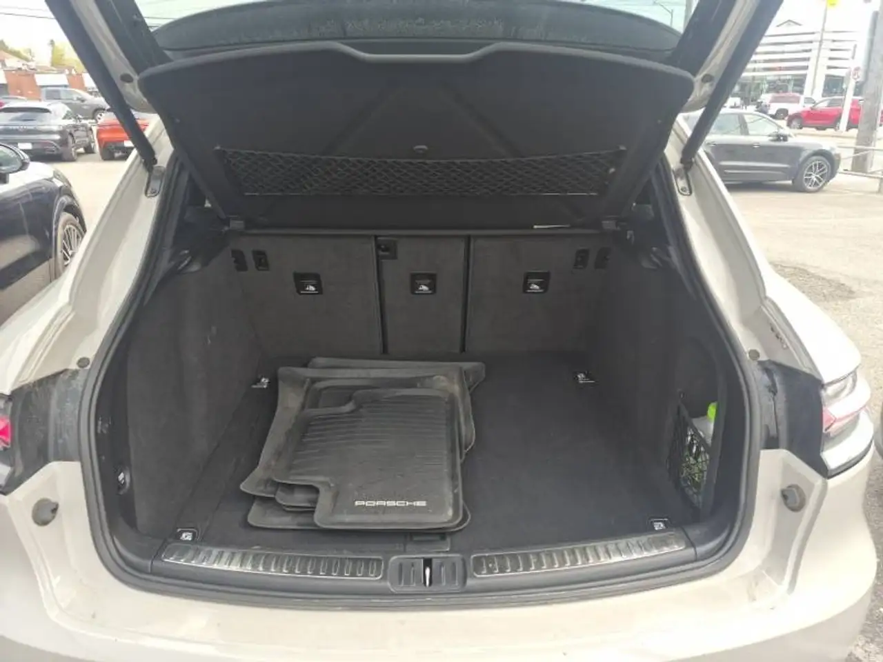 Porsche Macan photo Porsche Macan