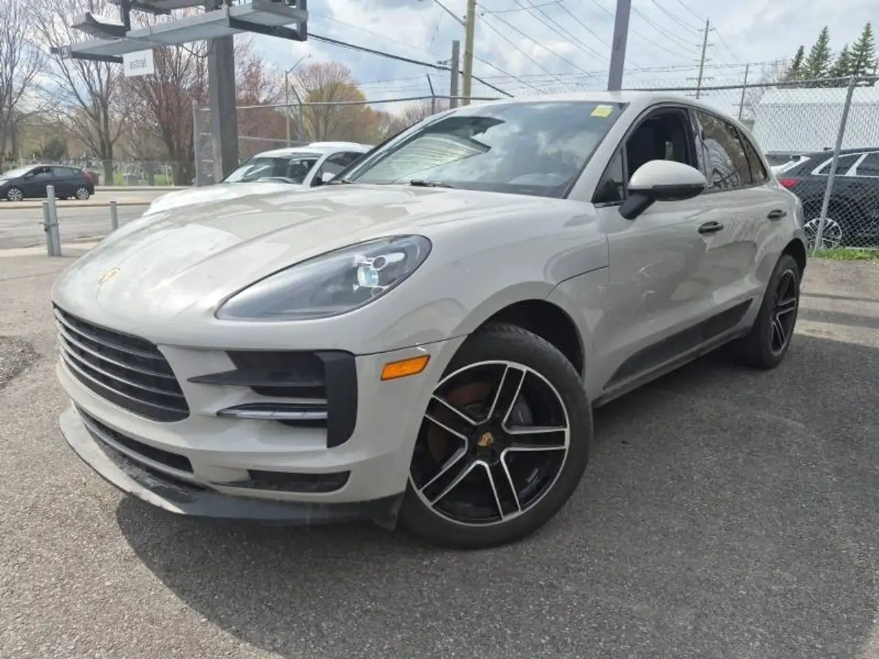 Porsche Macan photo Porsche Macan