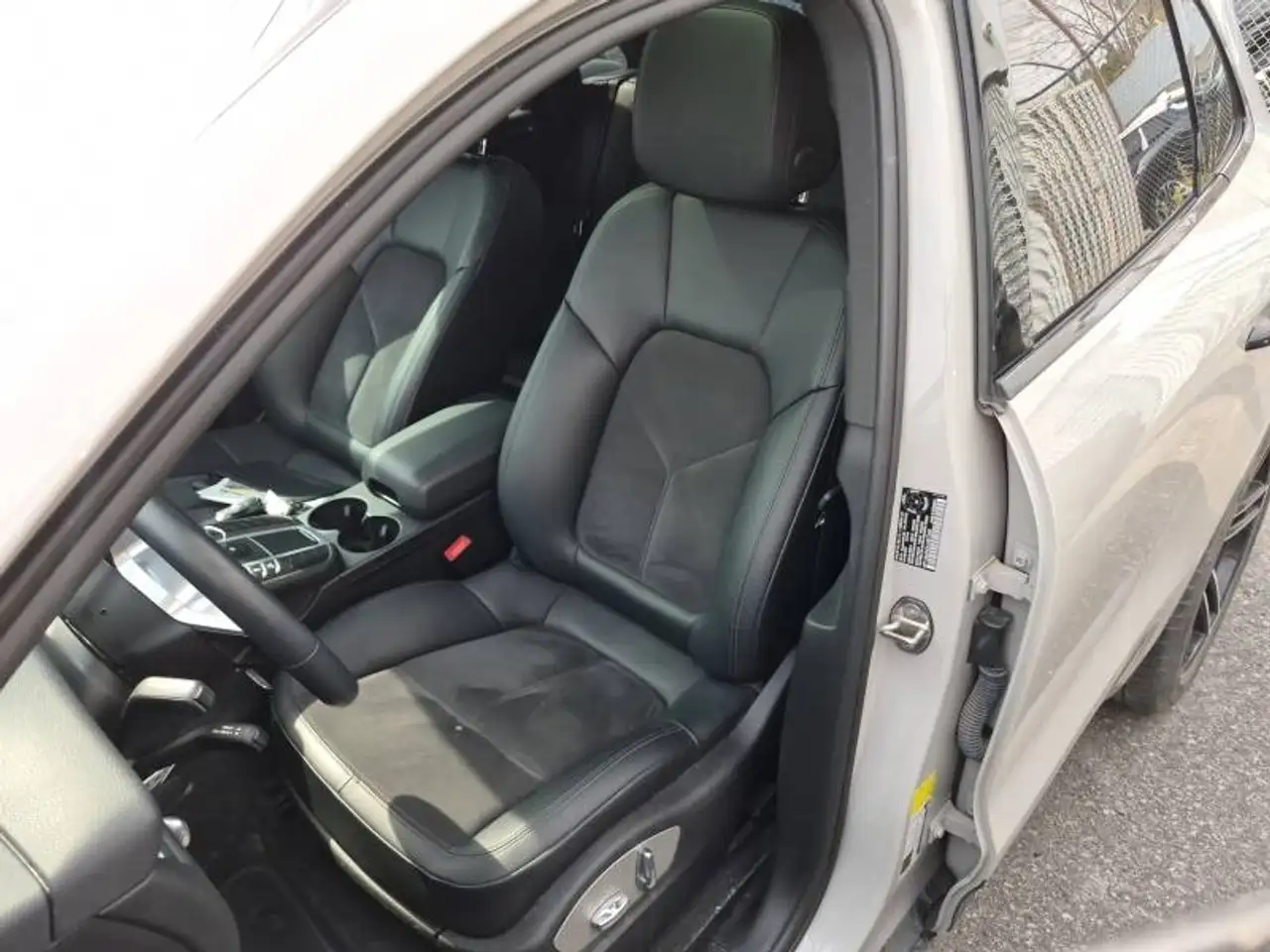 Porsche Macan photo Porsche Macan