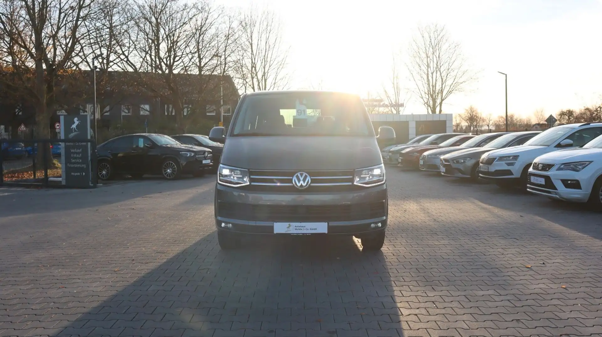 Volkswagen T6 Multivan Comfort Auto. ACC R.Cam LED Navi AHK Grau - 2