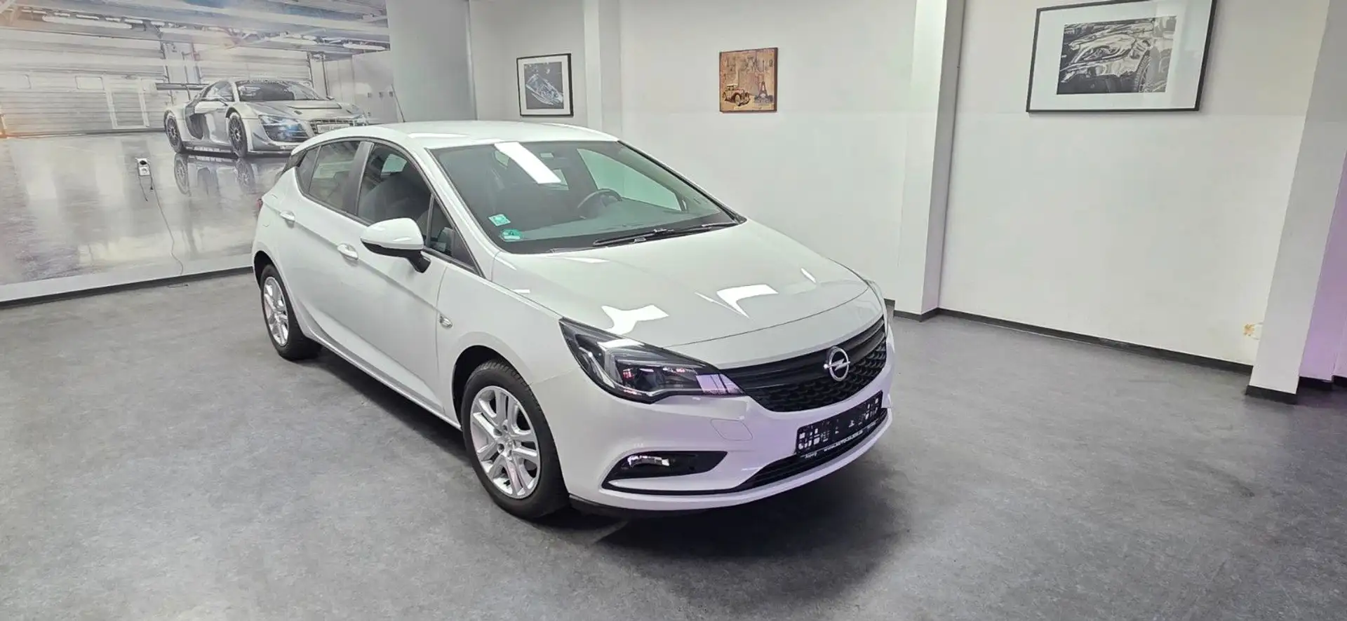 Opel Astra Limo PDC 58.000 km TÜV 12/2027 Weiß - 2