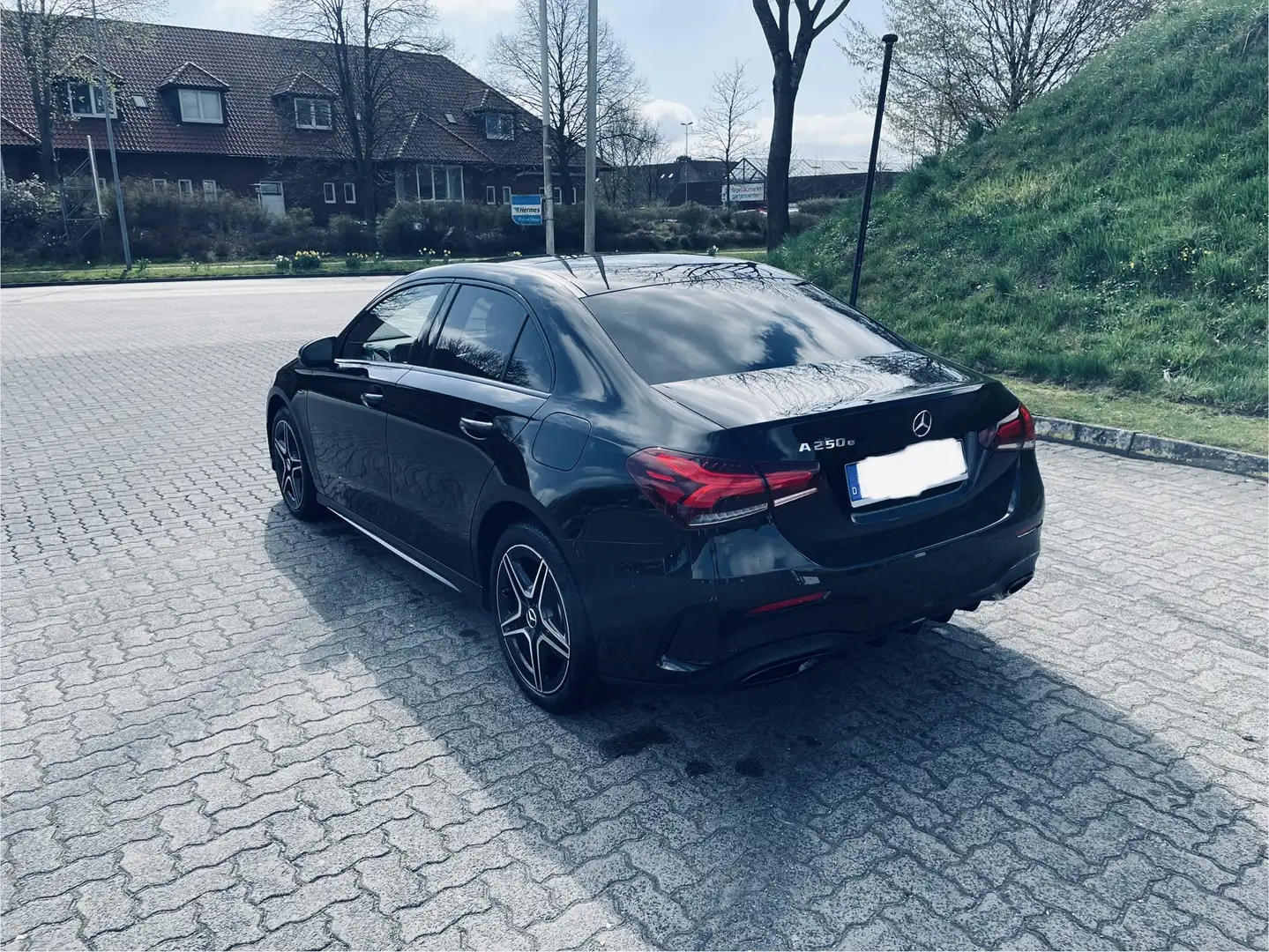 Mercedes-Benz A 250 A 250 e AMG/Night/Pano/Standheizung/Garantie Schwarz - 1