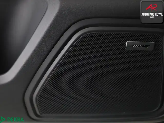 Porsche Macan view 15
