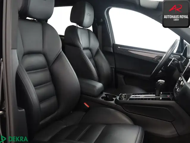 Porsche Macan view 11