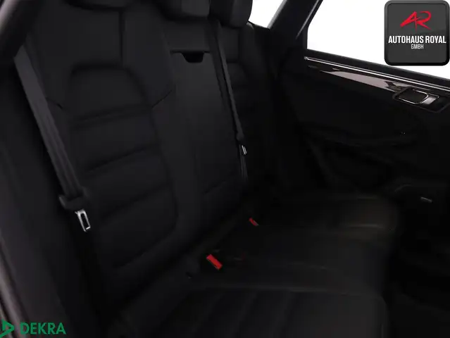 Porsche Macan view 12