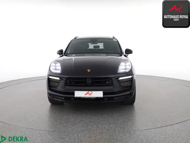 Porsche Macan view 8