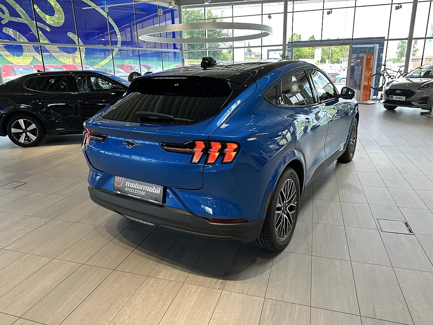 Ford Mustang Mach-E Elektro 88kWh Extended Range AWD Premium Blau - 2