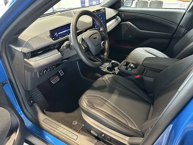 Ford Mustang Mach-E Elektro 88kWh Extended Range AWD Premium Ansicht 3