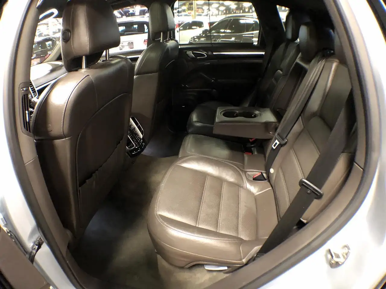 Porsche Cayenne снимка Porsche Cayenne