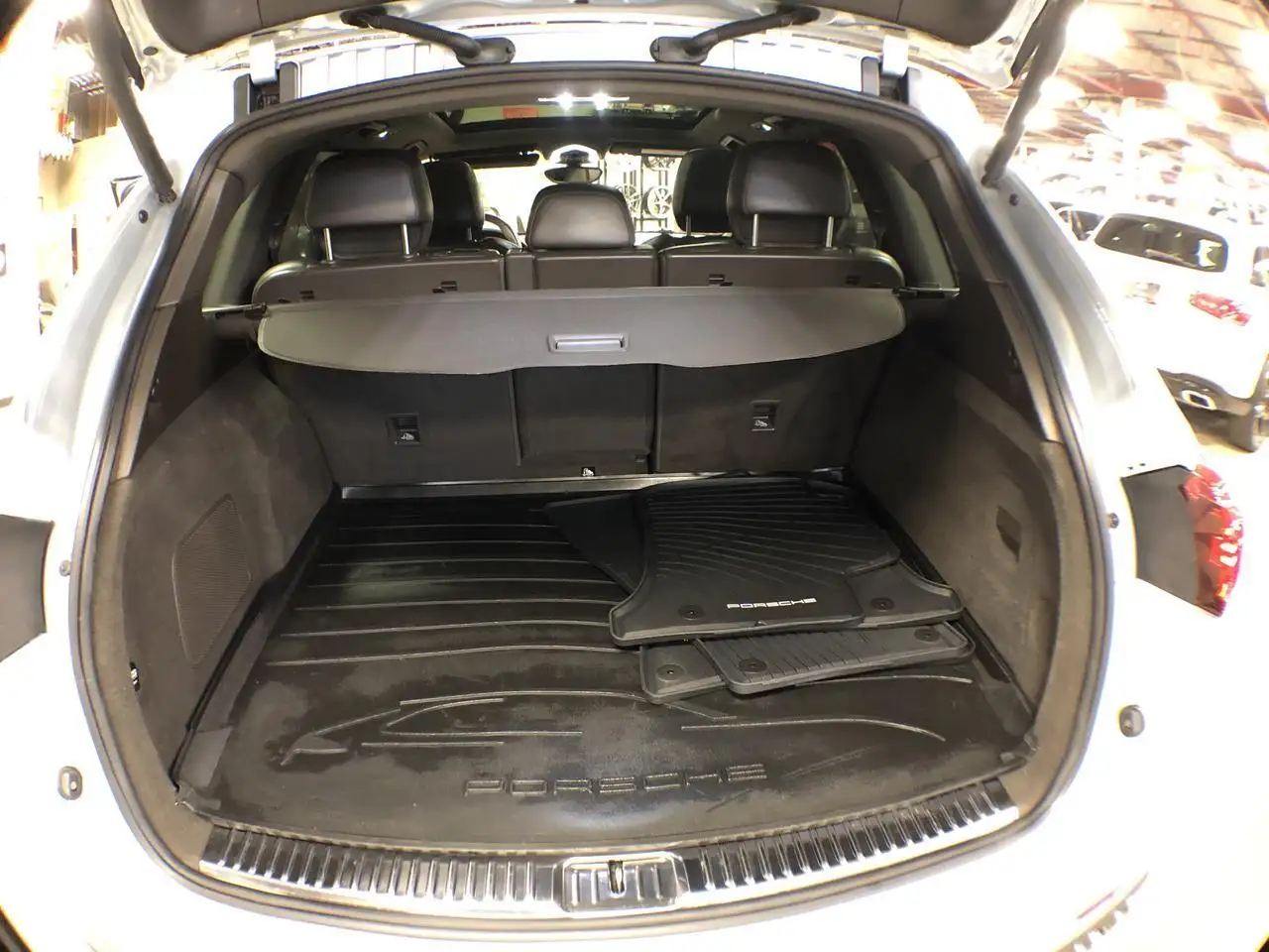 Porsche Cayenne снимка Porsche Cayenne
