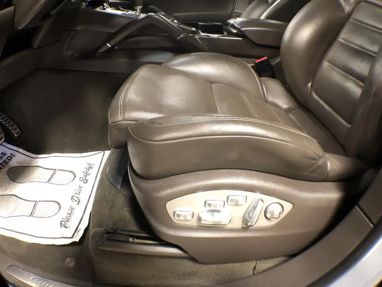 Porsche Cayenne снимка Porsche Cayenne