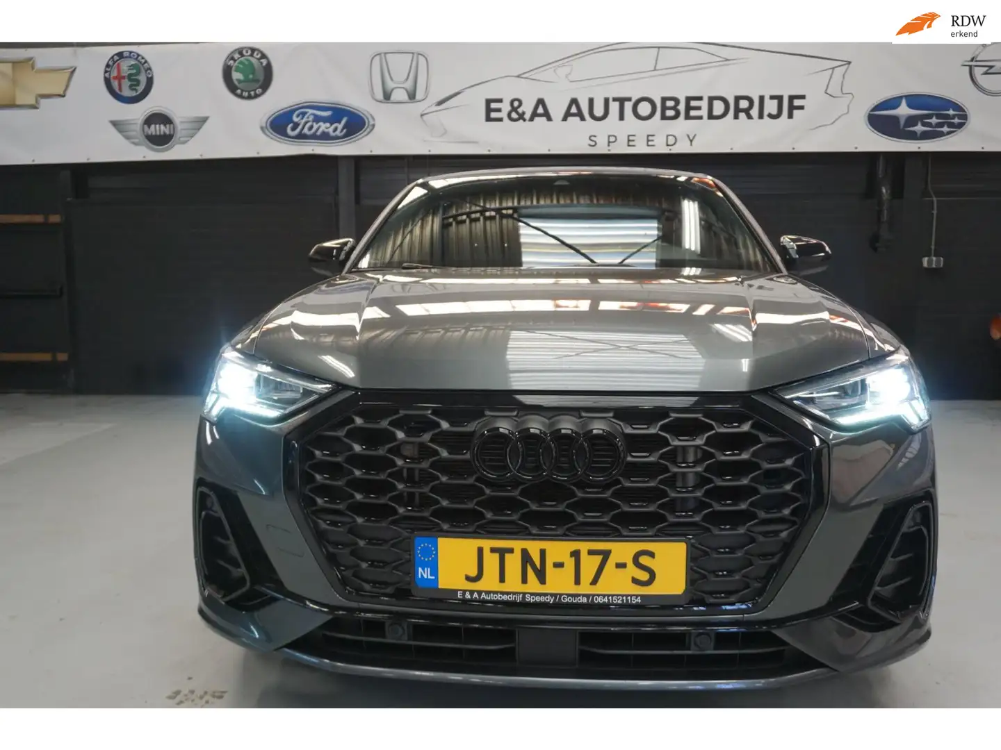 Audi Q3 Sportback 45 TFSI e S Edition 3X S-Line PLUG IN DE Grau - 1