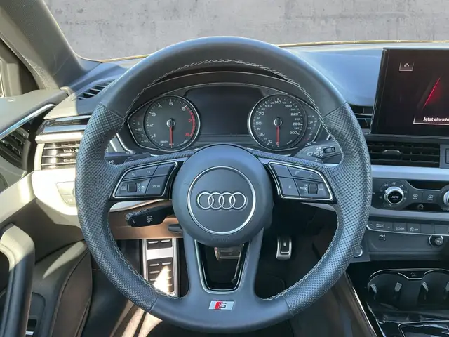 Audi A4 view 10