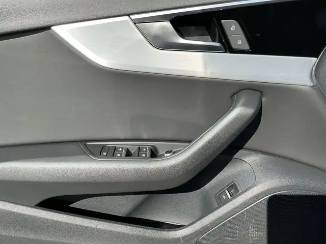 Audi A4 view 15
