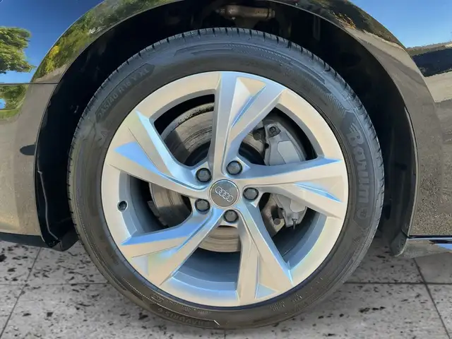 Audi A4 view 8