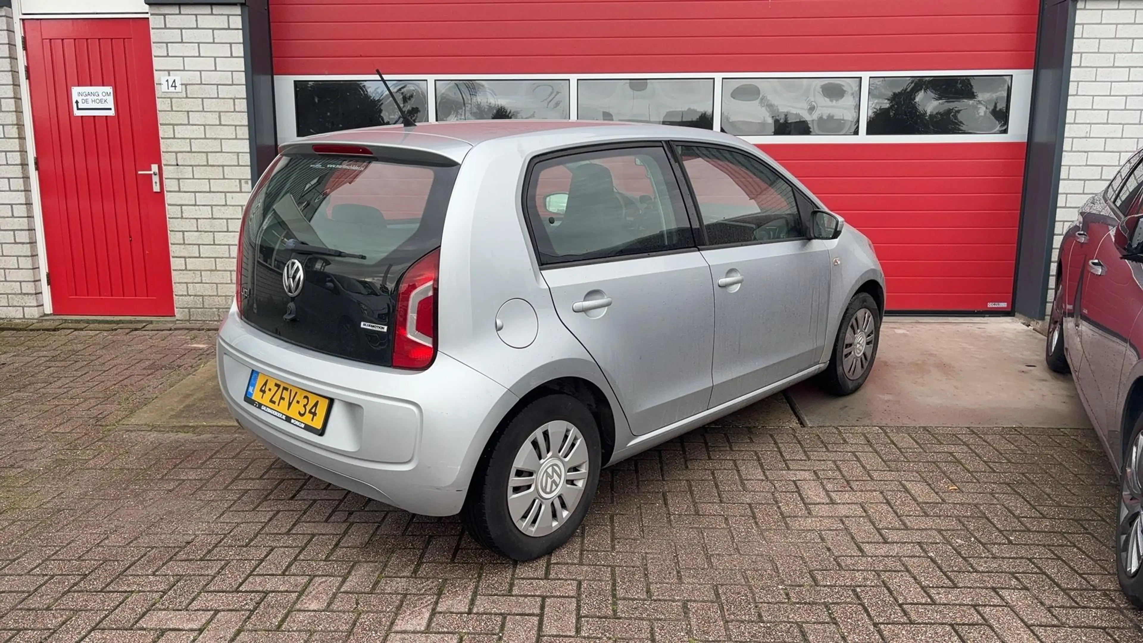 Volkswagen up! 1.0 move up! BlueMotion NAVI / AIRCO / BLUETOOTH / — photo 2