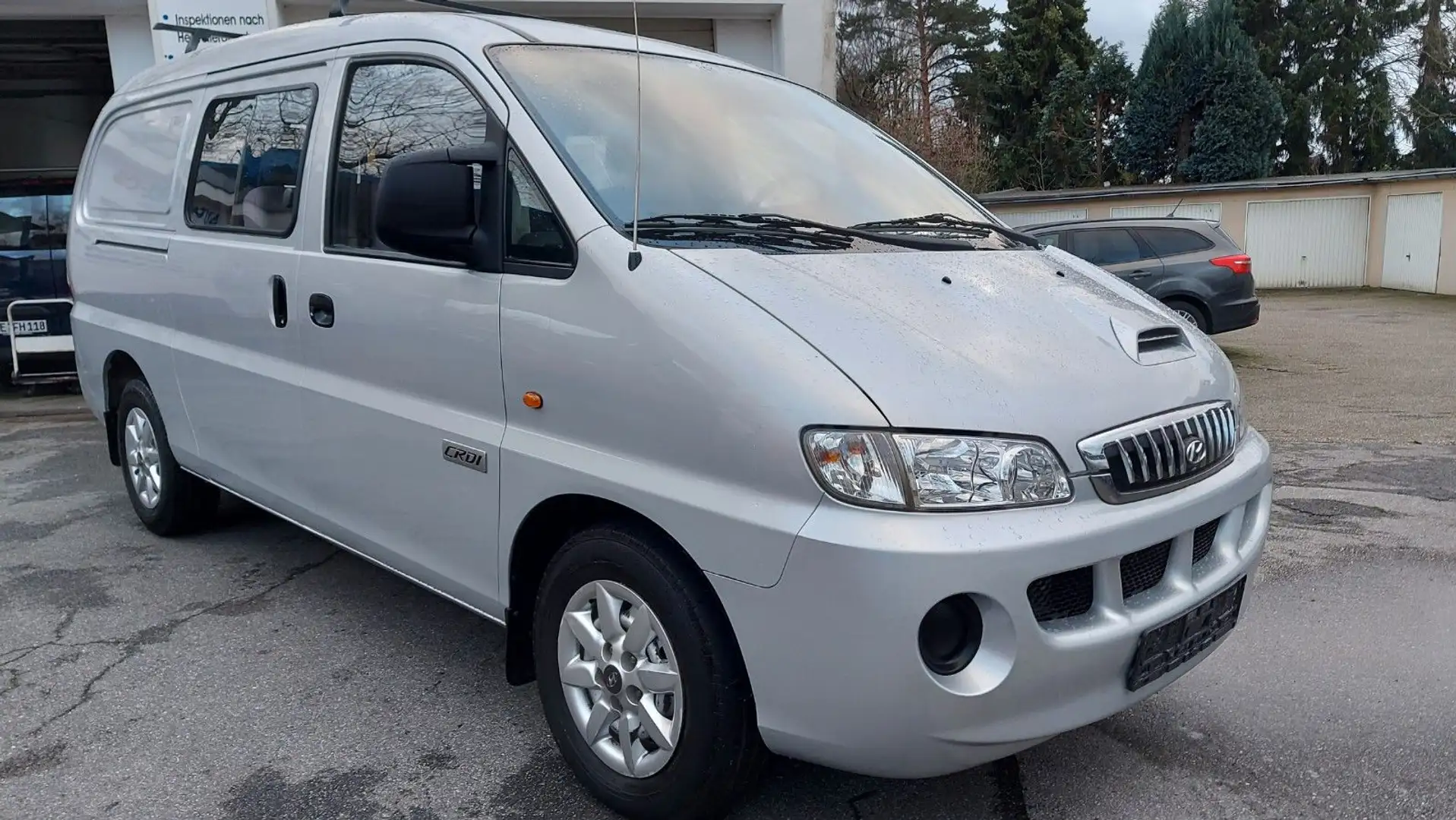 Hyundai H-1 Silber - 1