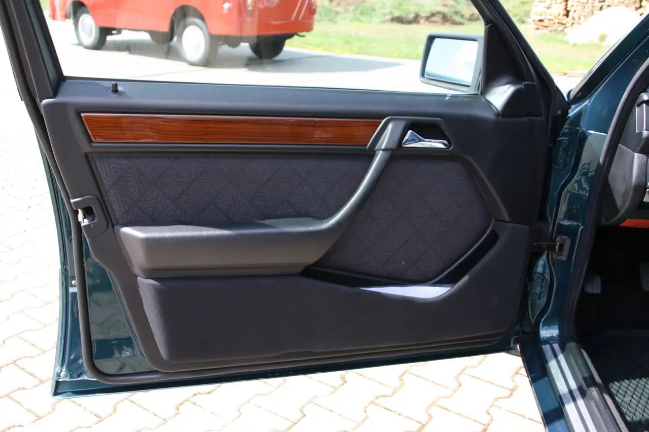 Mercedes-Benz E 200 T -Modell * KLIMA * KOMBI * S124 * TOP!, foto 11