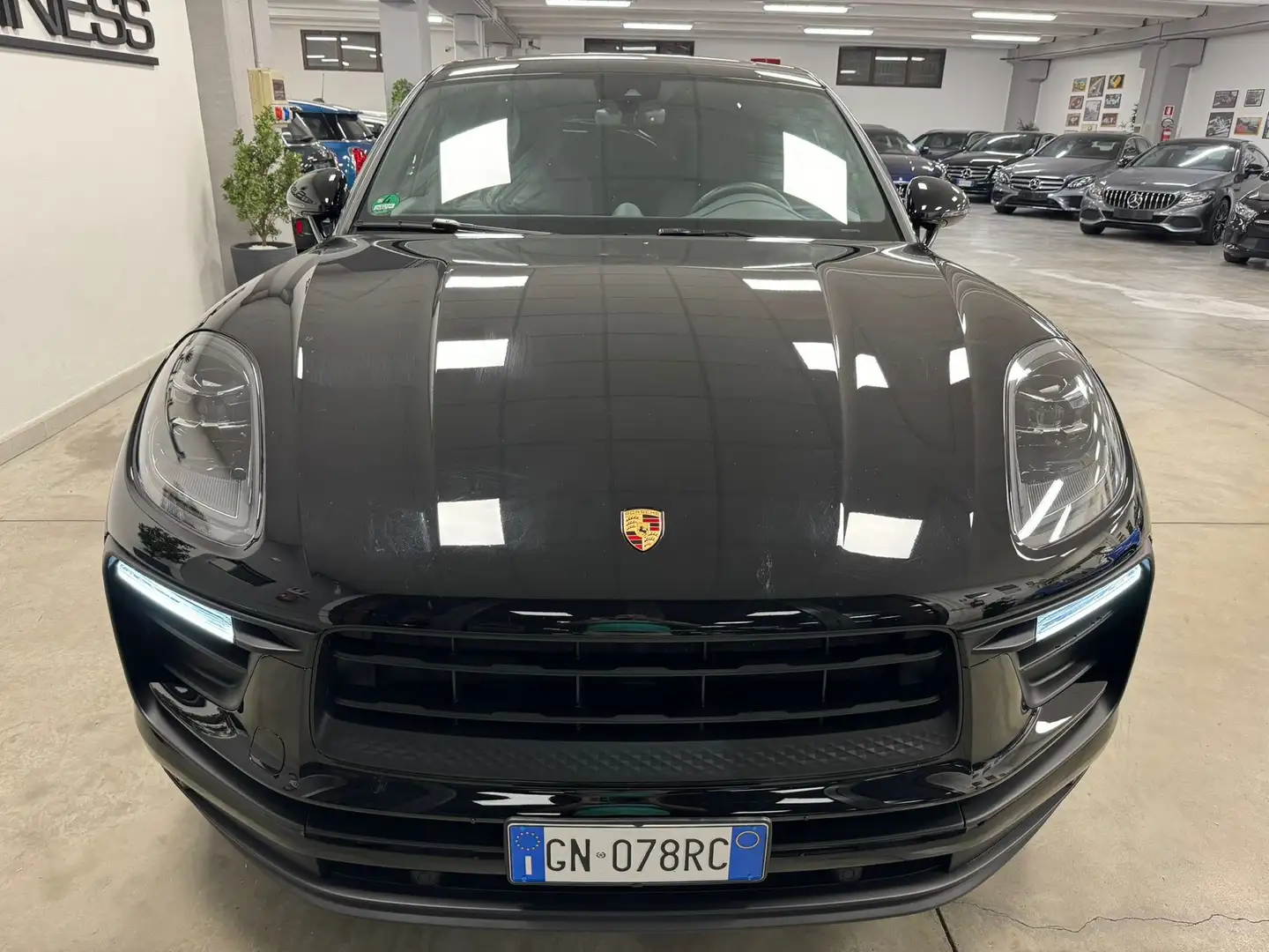 Porsche Macan 2.0 265cv pdk Panorama, 20 ecc Granzia 24 mesi Nero - 2
