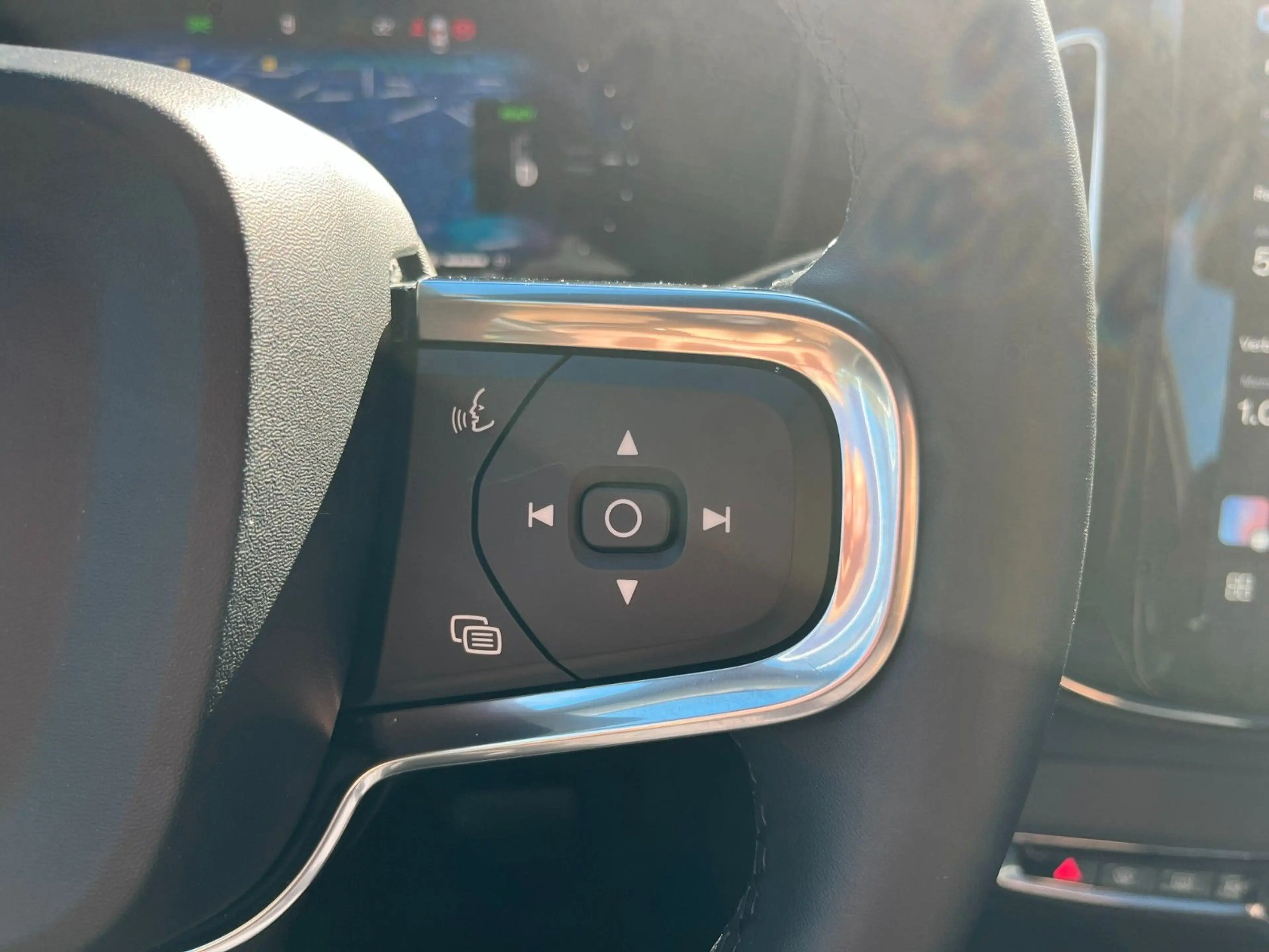 Volvo EX40 Plus Black Edit. Single Motor Ext Range — photo 18