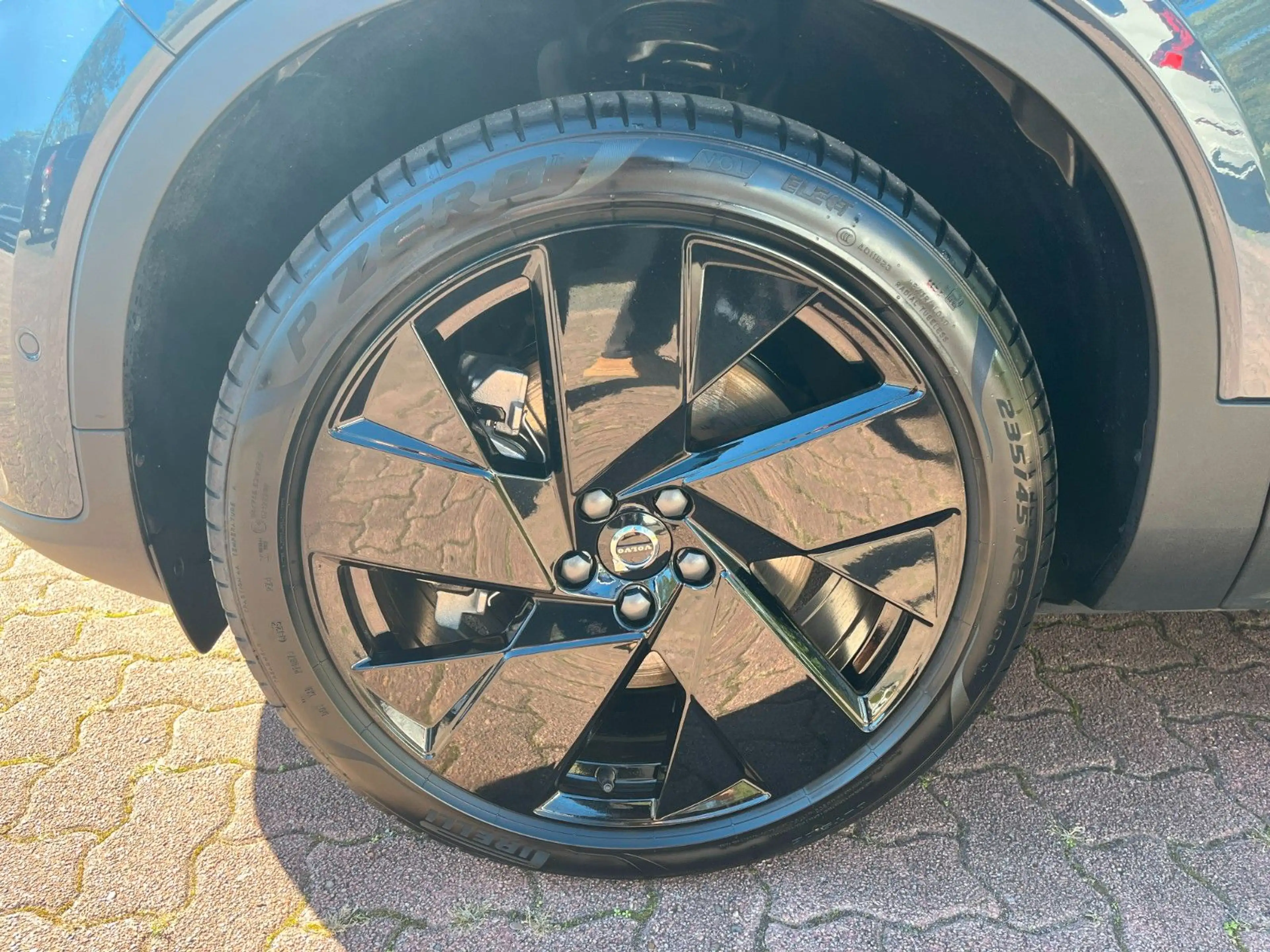 Volvo EX40 Plus Black Edit. Single Motor Ext Range — photo 5