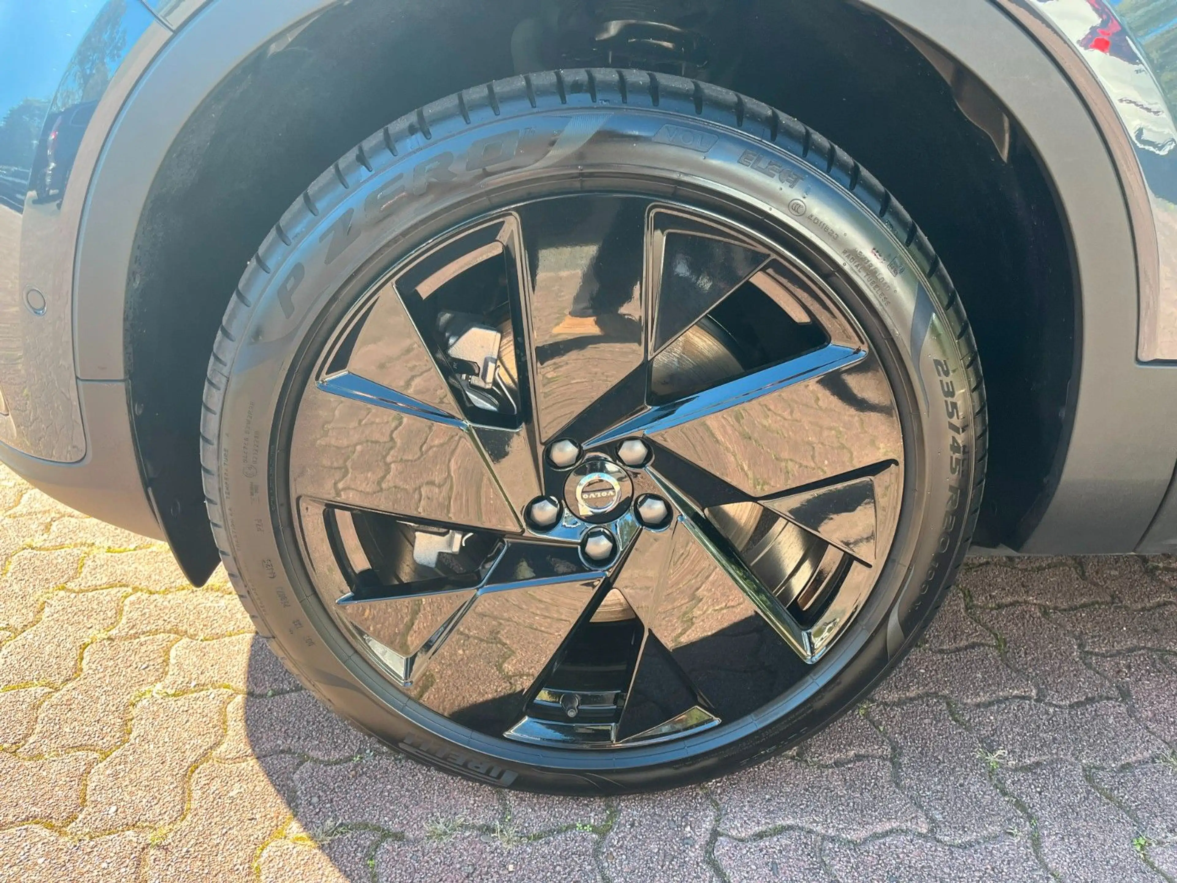 Volvo EX40 Plus Black Edit. Single Motor Ext Range — photo 6