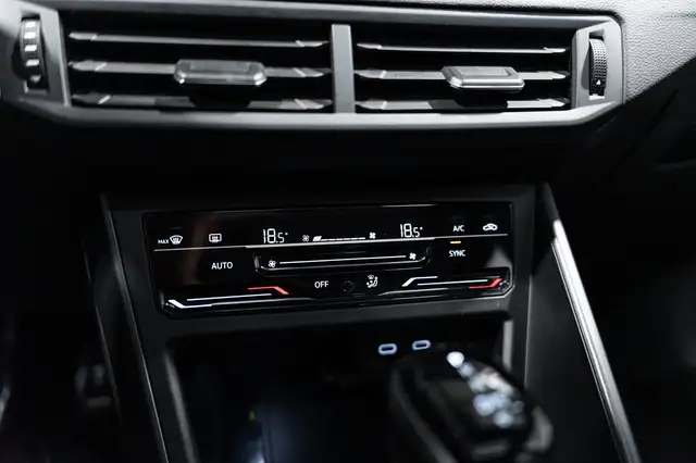 Volkswagen Polo view 27