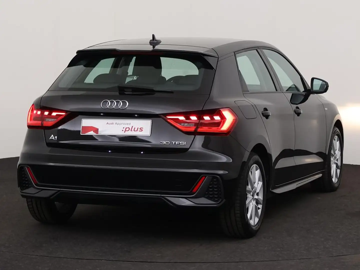 Audi A1 Sportback S-Line 30 TFSI 116 PK S-tronic / Cruise Control / PDC / Apple Carplay Zwart - 2