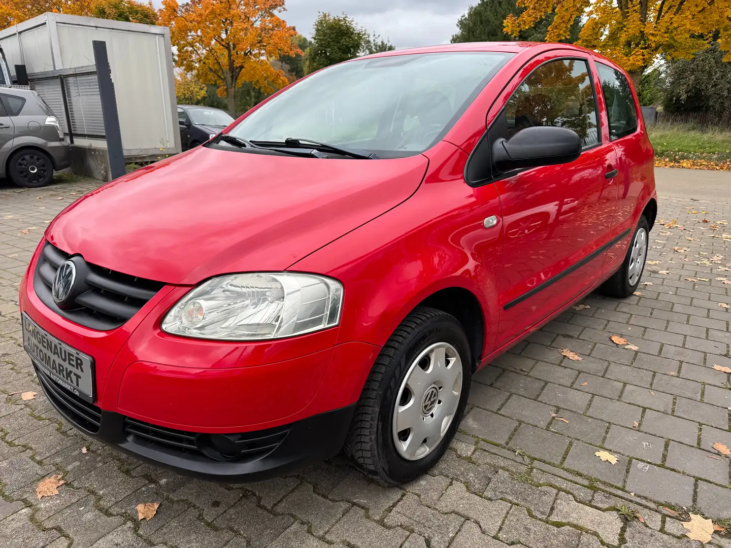 Volkswagen Fox Basis-Aus 2.Hand"Guter Zst"Klima"8 fach ber Rot - 2