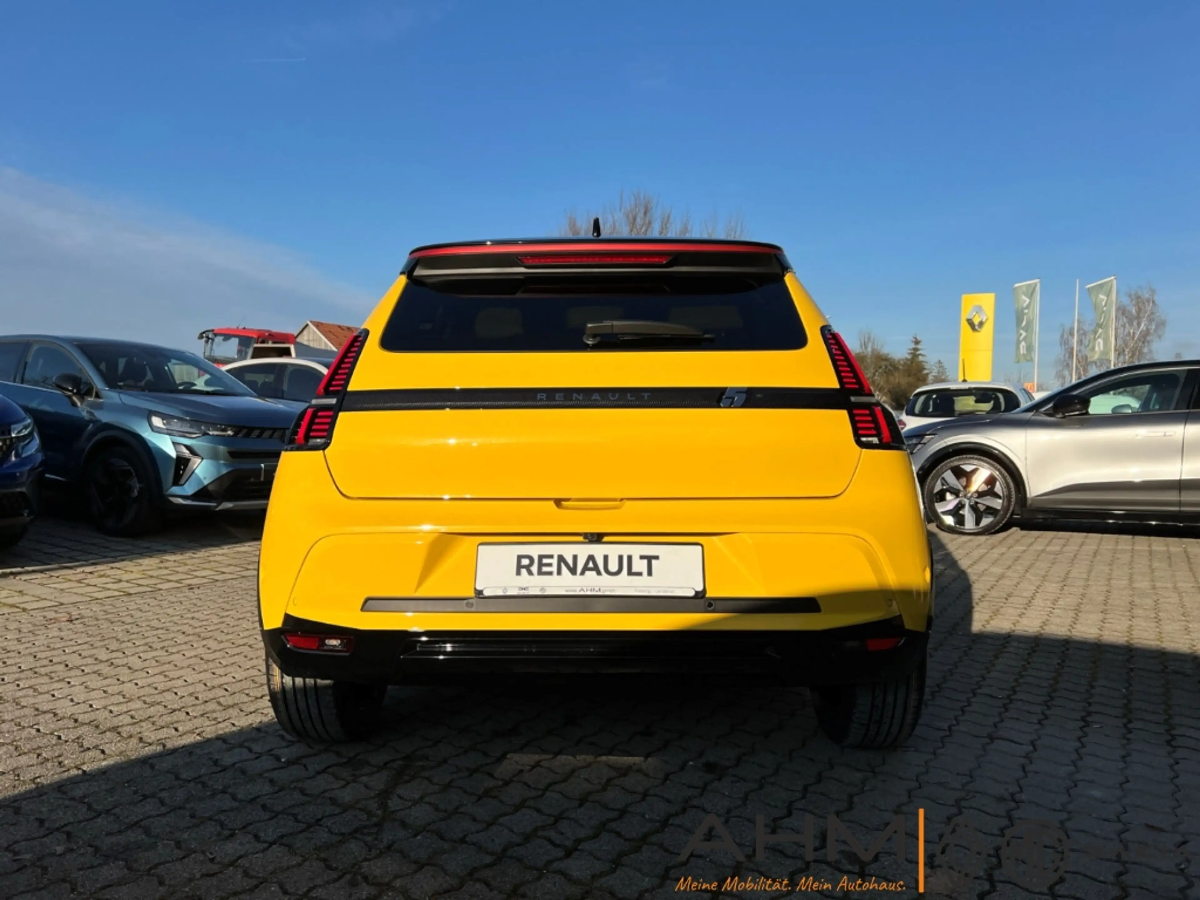 Renault R 5 Electric 150 Comfort Range Iconic Five — photo 4