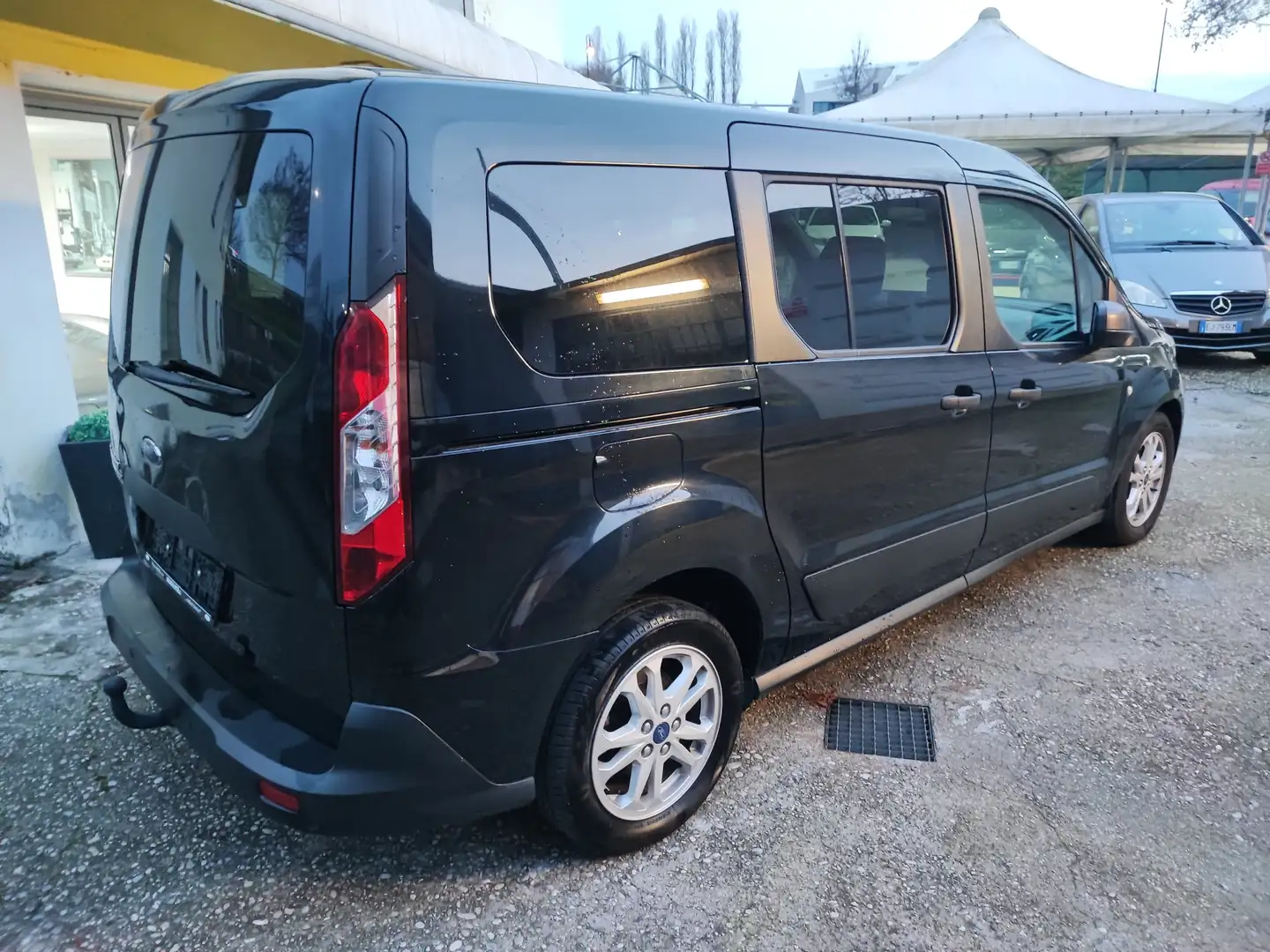 Ford Grand Tourneo 7 Posti  Gancio Traino Euro 6 Fekete - 2