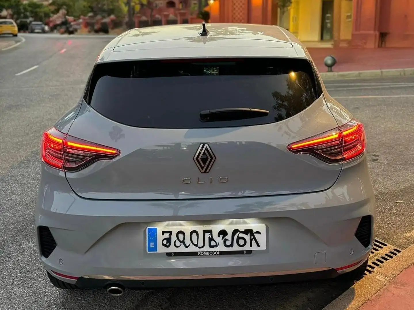 Renault Clio RENAULT Clio Techno TCe 90 Gris - 2