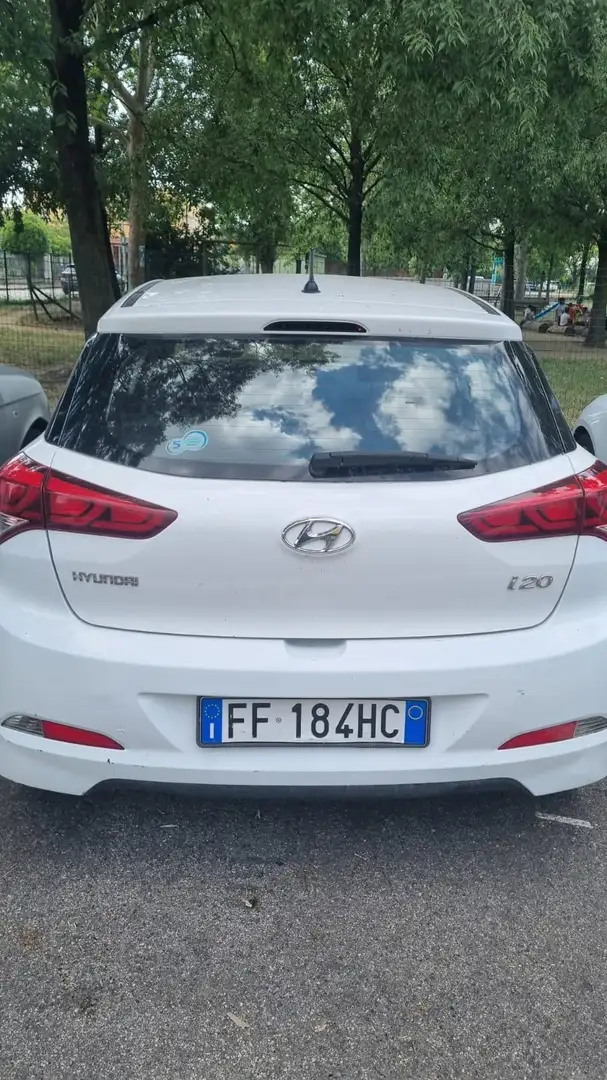 Hyundai i20 i20 II 2015 5p 1.1 crdi Classic 75cv Bianco - 1